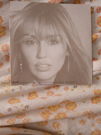 Miley Cyrus : Younger You (7", Single, Ltd, Cle)